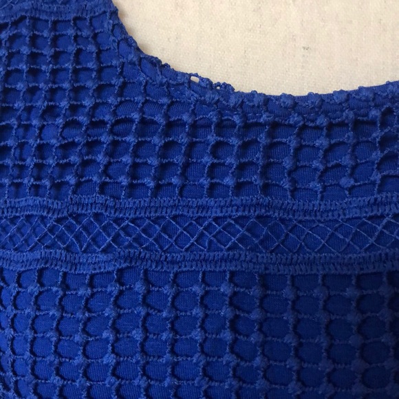 Bright blue tank w/lace overlay in front. - Picture 2 of 3